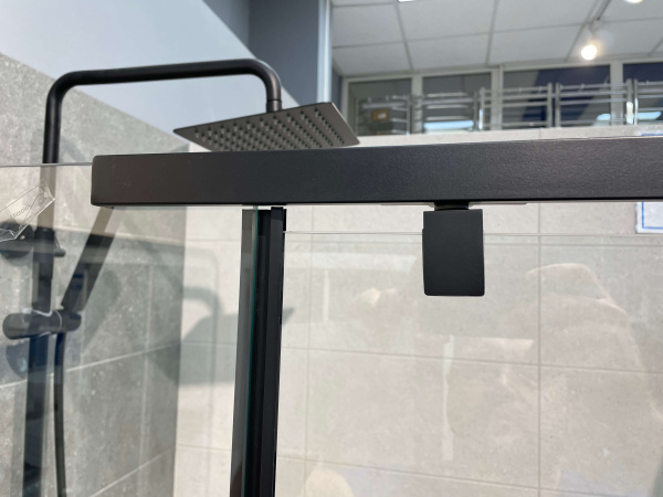 Душевой уголок AVS Фаворит 120x90 профиль черный матовый, стекло прозрачное